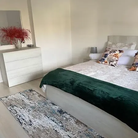 Spacious In Luxury Apartamento