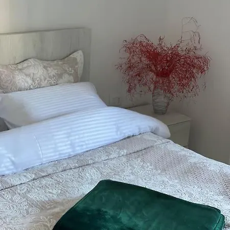 Spacious In Luxury * טיראנה